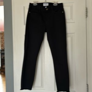 Frame Le Skinny de Jeanne Crop Black denim Jeans